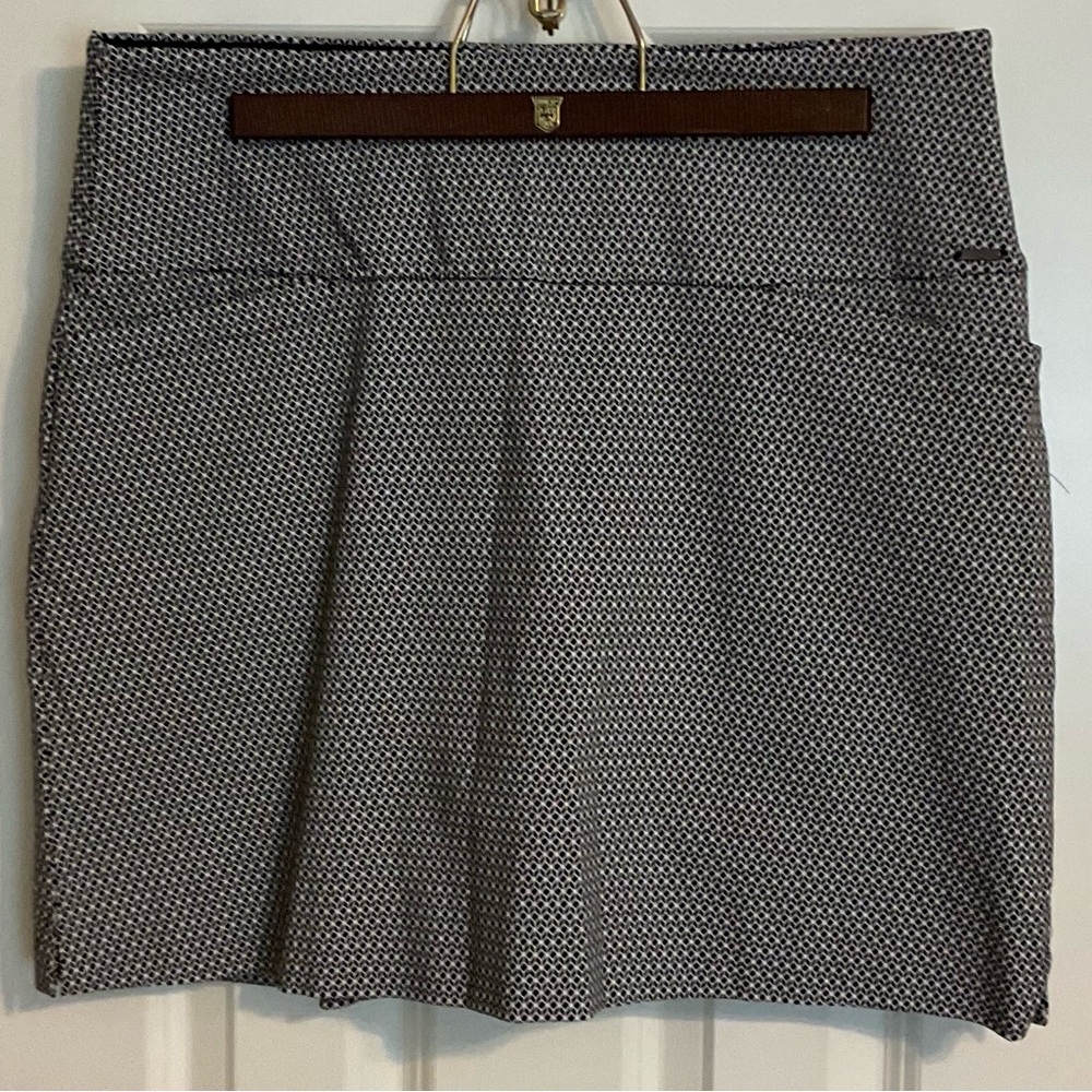 Chic Black and White Patterned Women's Skort